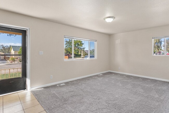 Building Photo - Newly remodeled single family home offering application fees waived as well as $200 off First Mon...