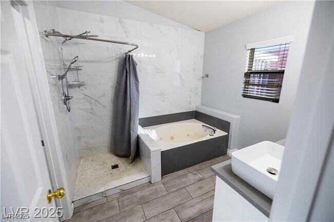 Building Photo - 4720 Painted Hills St