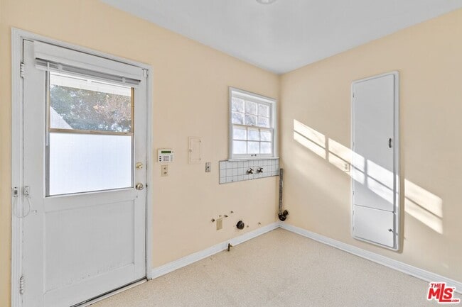 Building Photo - 17117 Weddington St