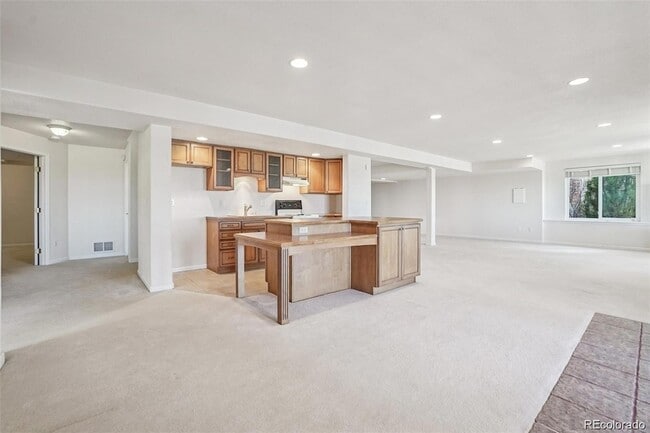 Building Photo - 6333 S Sicily Way