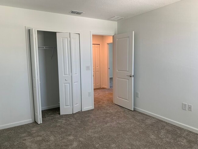 Building Photo - 843 Grant St