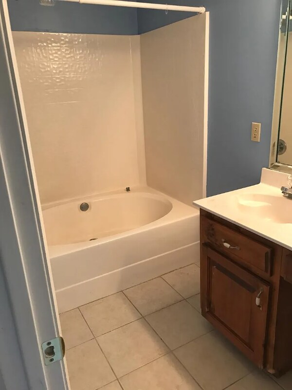 Building Photo - 4274 Hampton Dr