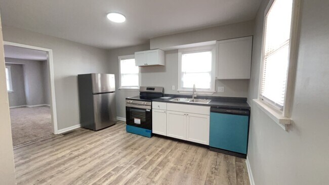 Building Photo - Beautiful Muncie Property!