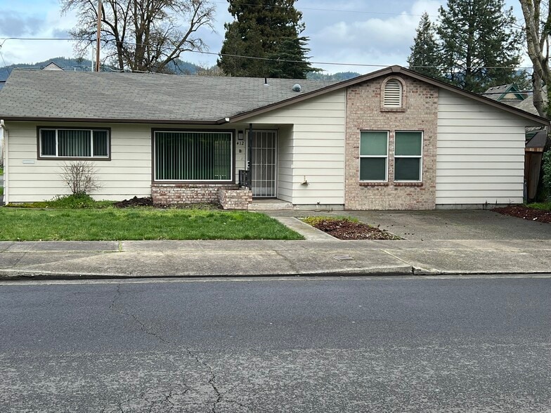 Building Photo - 412 NW F St