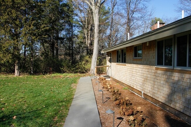 Building Photo - 151 Argilla Rd