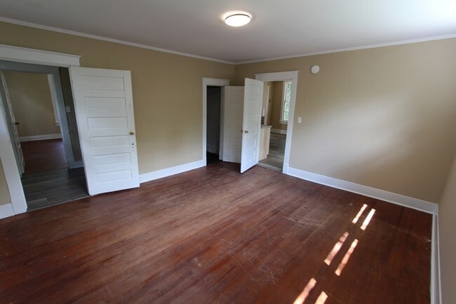 Building Photo - 9 W Roy St