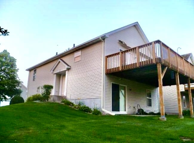 Building Photo - 7354 Windsor Dr N