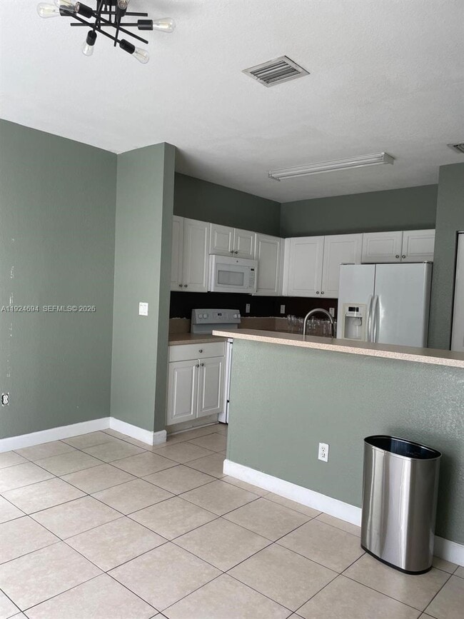 Building Photo - 968 NE 42nd Ave