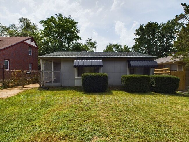 Primary Photo - 2813 E Meyer Blvd
