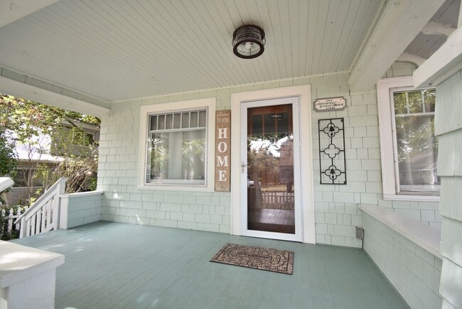 Building Photo - Beautiful Unique Home in Downtown Lebanon!