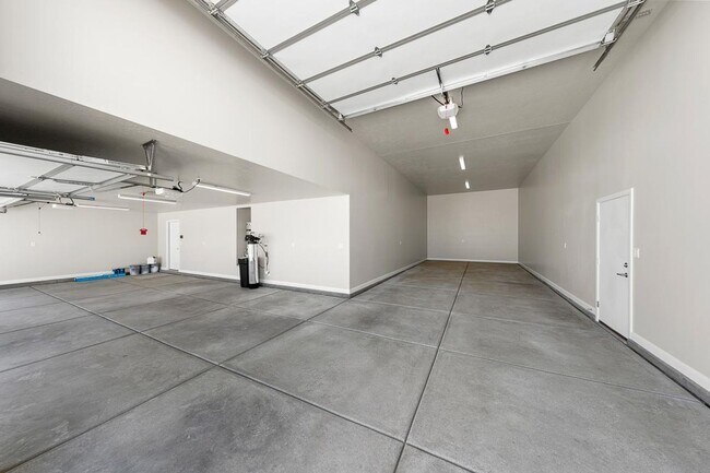 Building Photo - 2120 E Yant Flt Dr