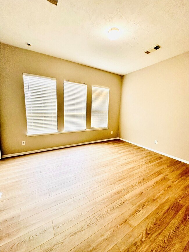 Building Photo - 20747 Pine Rain Ct