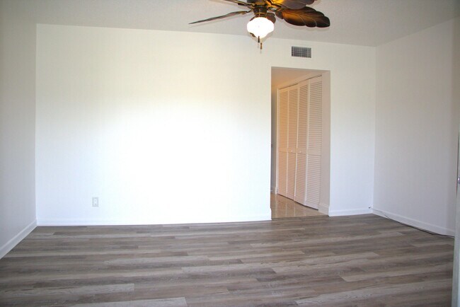 Building Photo - 300 Waterway Dr S