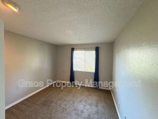 Building Photo - 8555 E Fairmount Dr