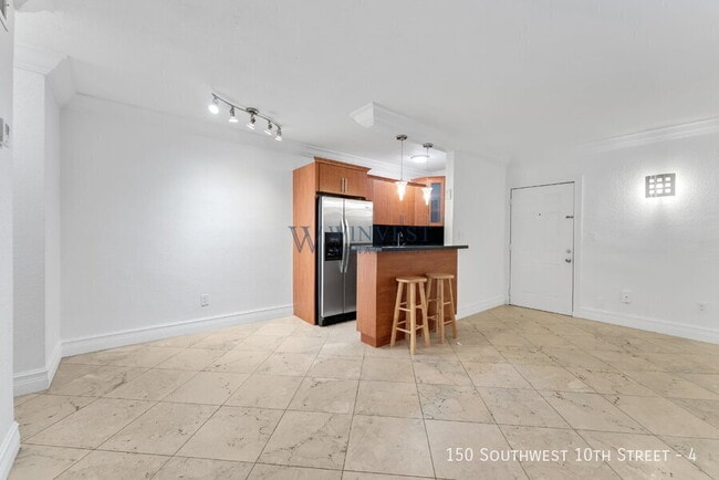 Building Photo - 150 SW 10th St