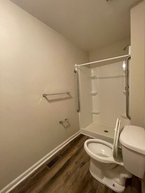 Building Photo - 2-bedroom 1 Bathroom