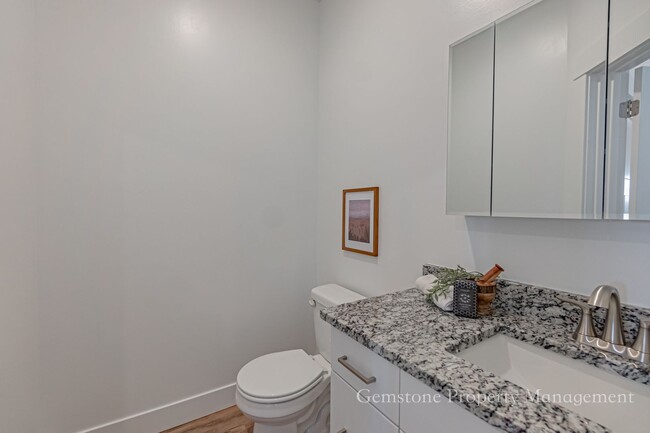 Building Photo - END UNIT - Darling 3 Bed 2.5 bath townhome...