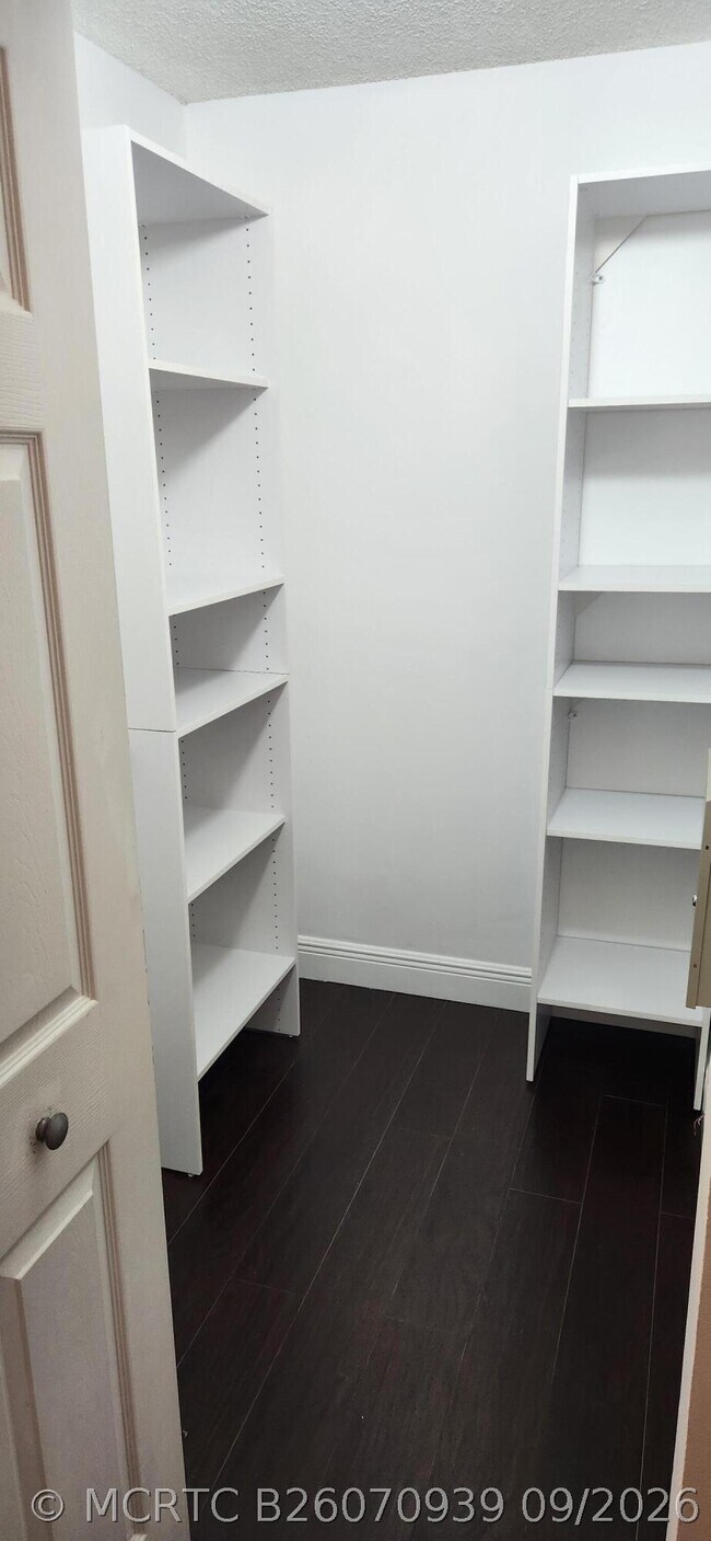 Building Photo - 6327 Walk Cir
