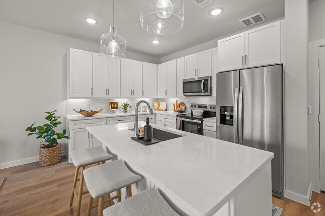 2BR, 2BA - 1,255SF - Kitchen - Brentwood at the Reserve