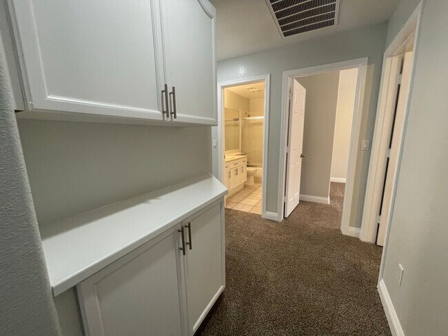 Building Photo - Charming Single-Story Home with 3-Car Gara...