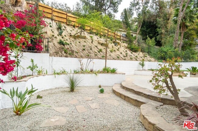 Building Photo - 3720 Ventura Canyon Ave