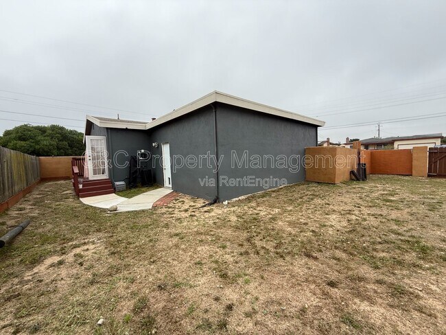 Building Photo - 476 Ferris Ave
