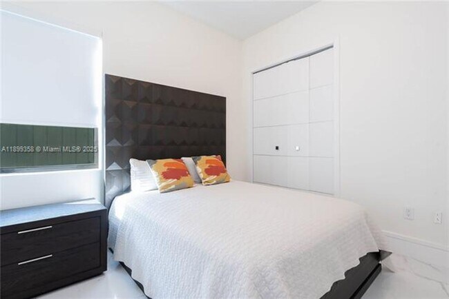 Building Photo - 17320 SW 92nd Ct