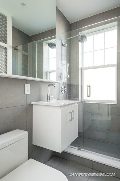 Building Photo - 18A Forest St