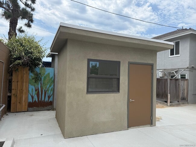 Building Photo - 6051 La Jolla Hermosa Ave