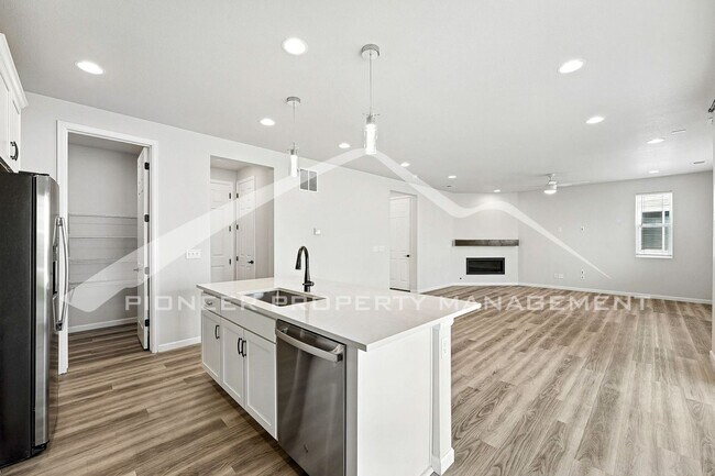 Building Photo - Spacious Home with 2-Car Garage and Centra...