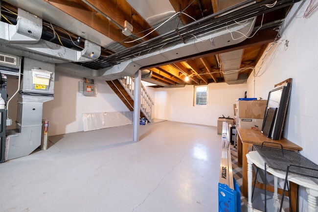 Building Photo - 2040 Montreal Ave