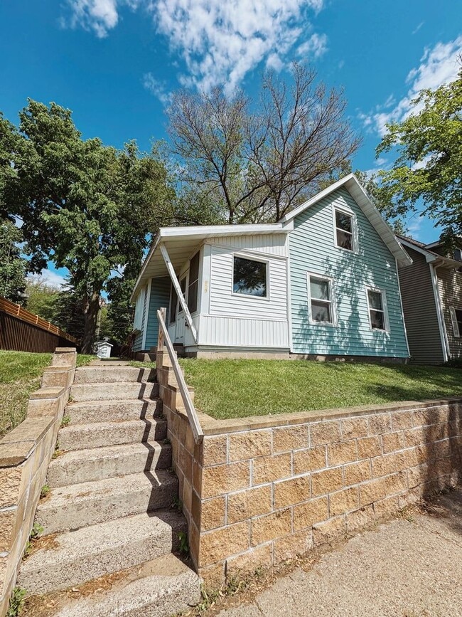 Primary Photo - 3 BEDROOM RENTAL, 2026-2027 SCHOOL YEAR