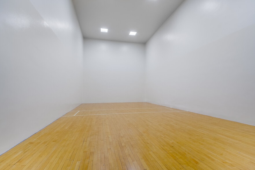 Building Photo - 5415 N Sheridan Rd