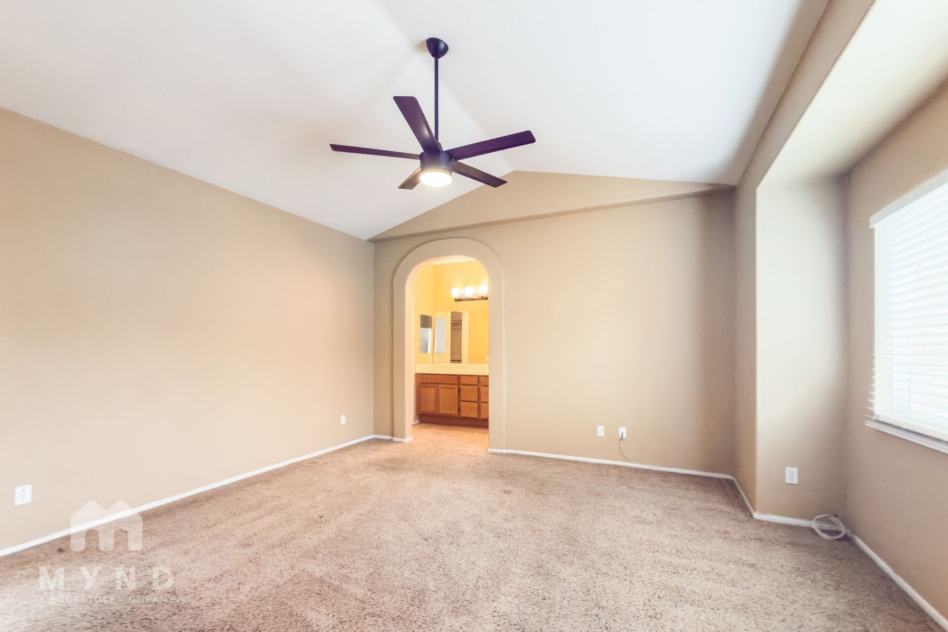 Building Photo - 305 Diamante Way