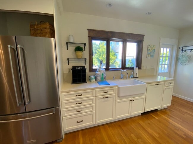 Building Photo - FULLY FURNISHED Point Loma Home! AC! All U...