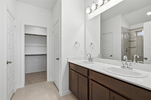 Building Photo - 825 Birdie Dr