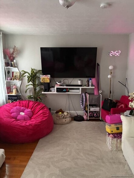 Building Photo - 30 Russell St