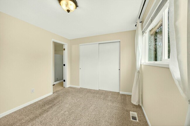 Building Photo - Unfurnished Light-Filled, Beautifully Updated 3-Bedroom Home in Jacksonville