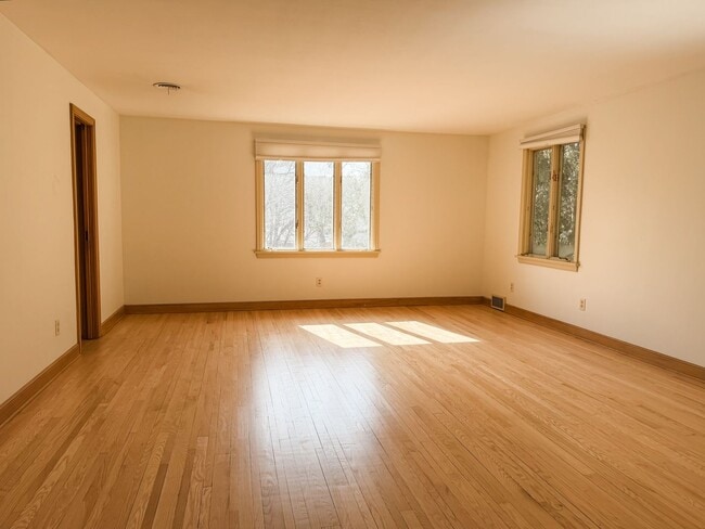 Building Photo - 318 McKinley Ave