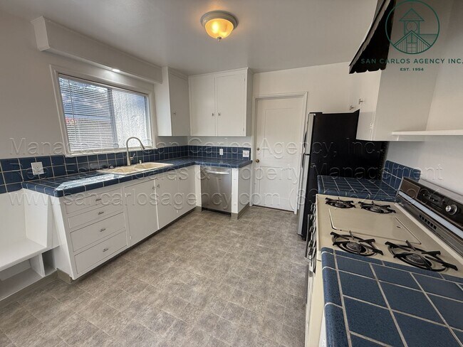 Building Photo - Refreshed Four Bedroom Hatton Fields Home