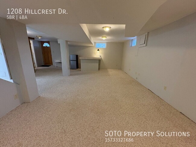 Building Photo - 1208 Hillcrest Dr