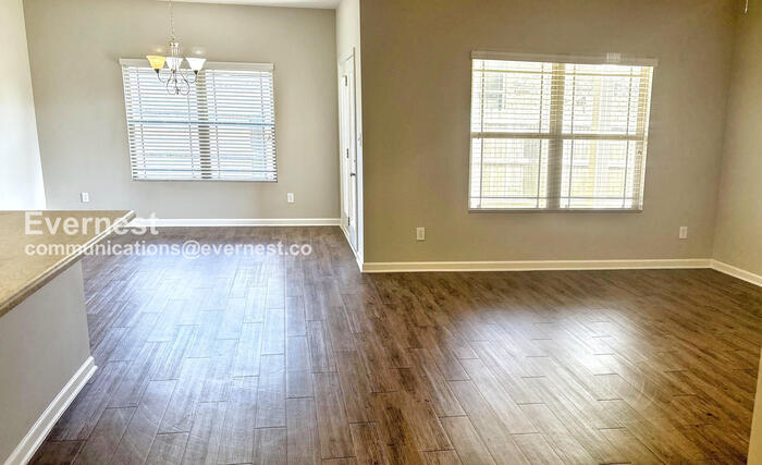 Building Photo - 215 Village Springs Dr