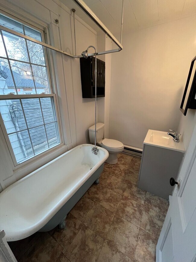 Building Photo - 11 Hooker Ave