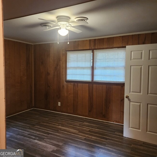 Building Photo - 6048 Carriage Ct