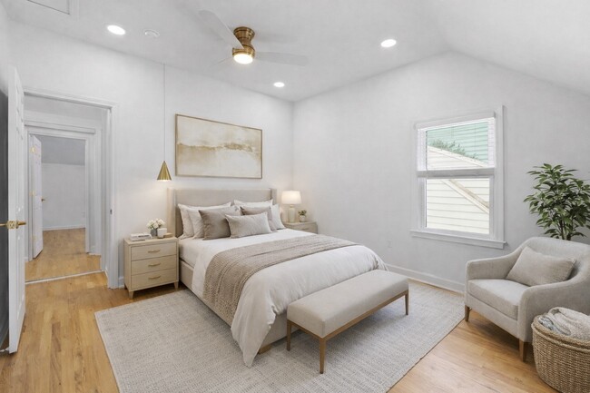 Building Photo - 116 Mary St