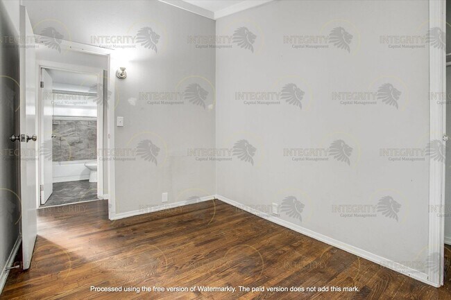 Building Photo - 4809 Farley Ave