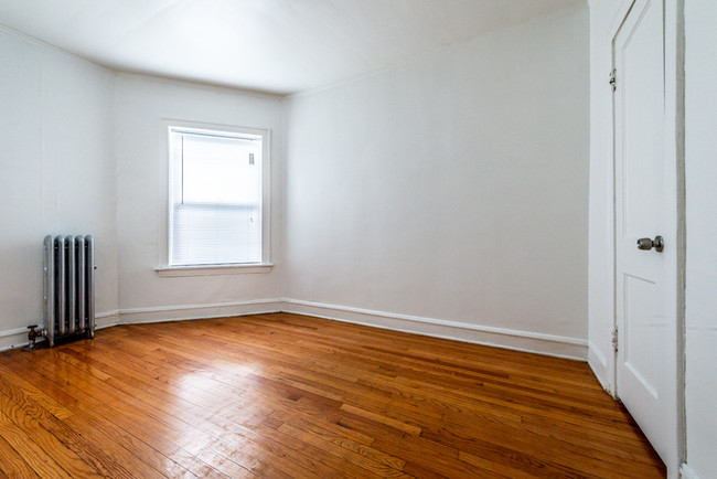 Bedroom - 7924 S Vernon