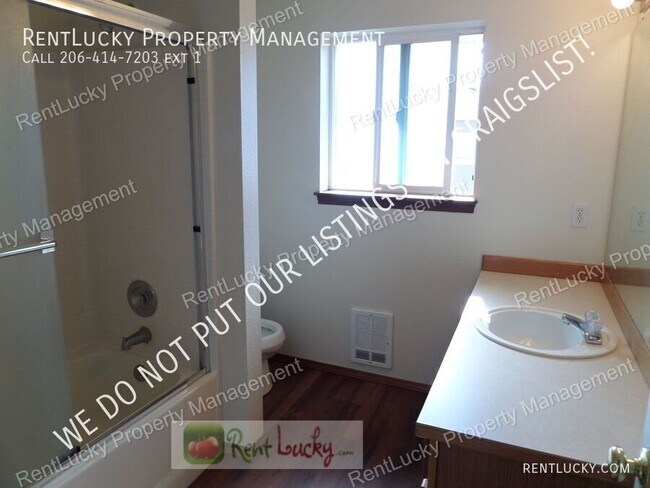 Building Photo - 1516 S Puget Dr