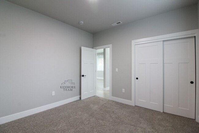 Building Photo - 716 N Rd 42