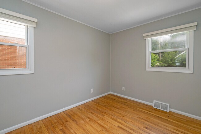 Building Photo - 5934 N Lydell Ave